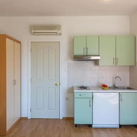 Awesome In With Kitchen شقة